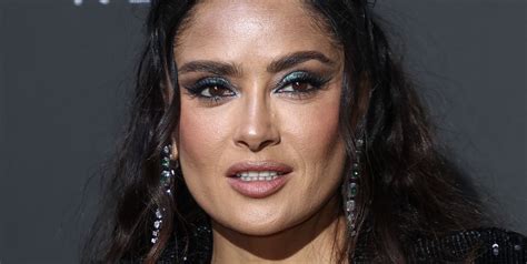 salma hayek posing nude|Salma Hayek Poses Nude for Steamy Sauna Photos: ‘Sweating。